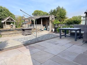 Merrilees Crescent- click for photo gallery